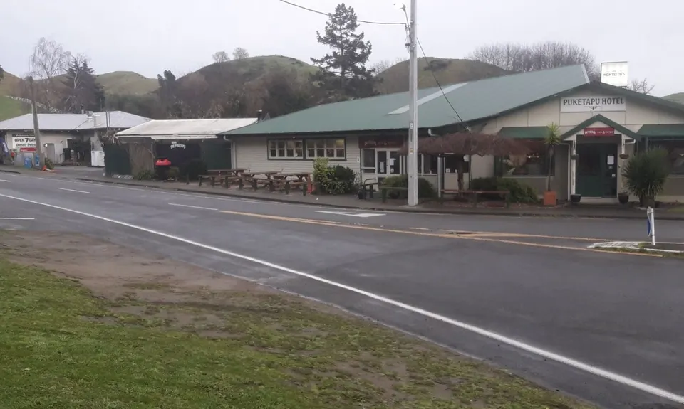 To the Puketapu Pub!, Hawkes Bay