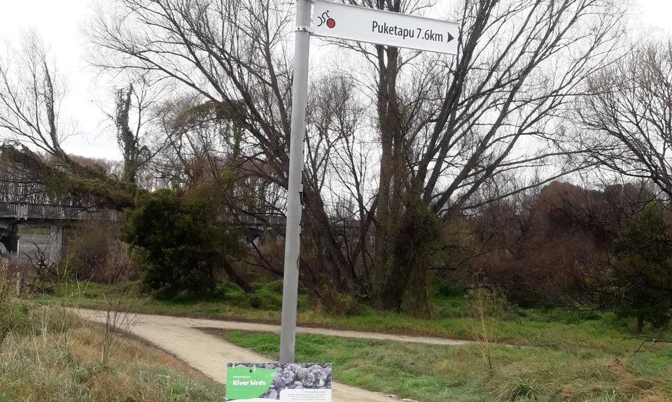 To the Puketapu Pub!, Hawkes Bay
