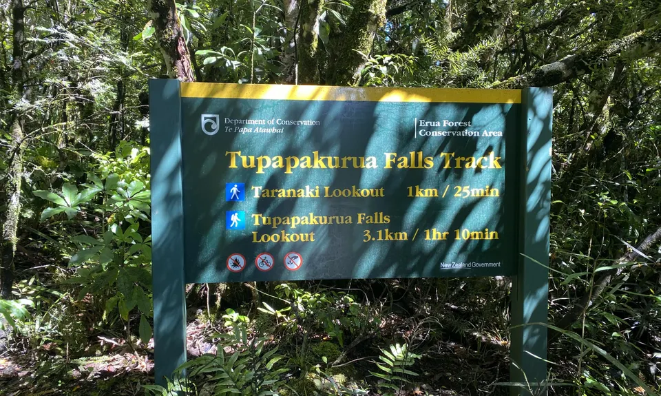 Tupapakurua Falls, Manawatu - Wanganui
