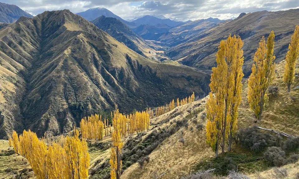 Moonlighting around Bowen Peak, Otago