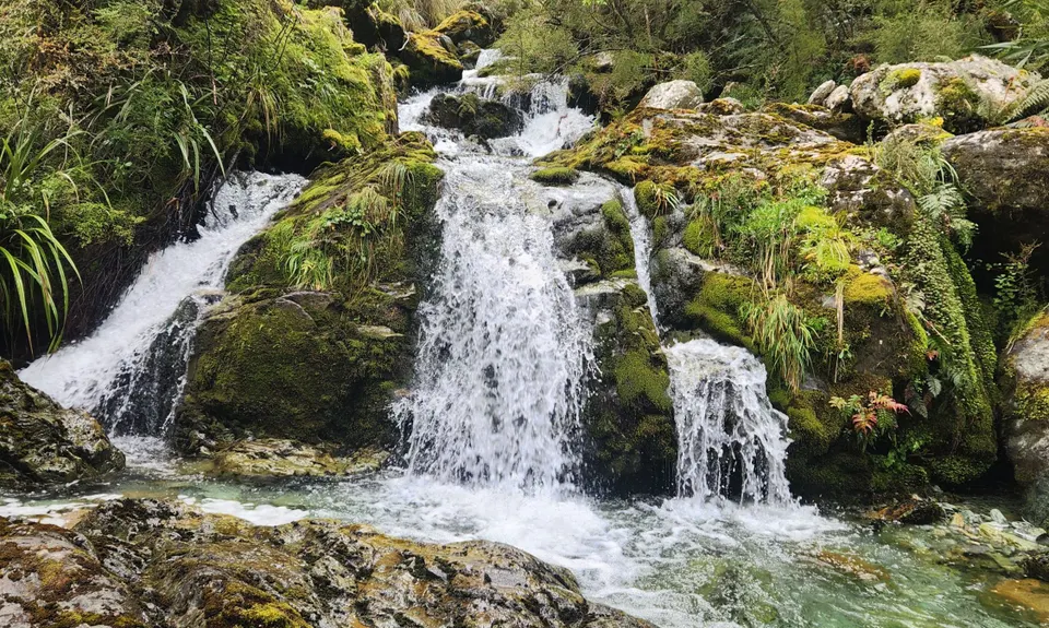 Hollyford Road - Routeburn Loop via Deadmans and Pass Creek, Southland