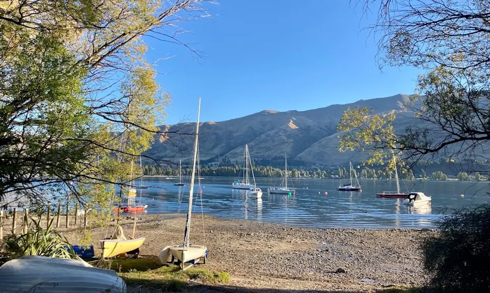 Around Roys Bay, Otago