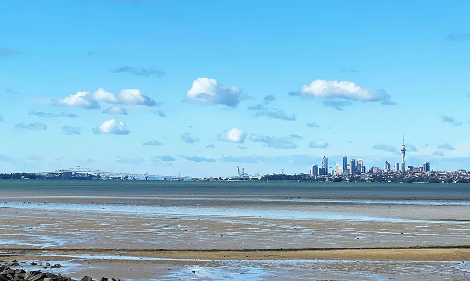 Around the Outside at Te Atatu, Auckland