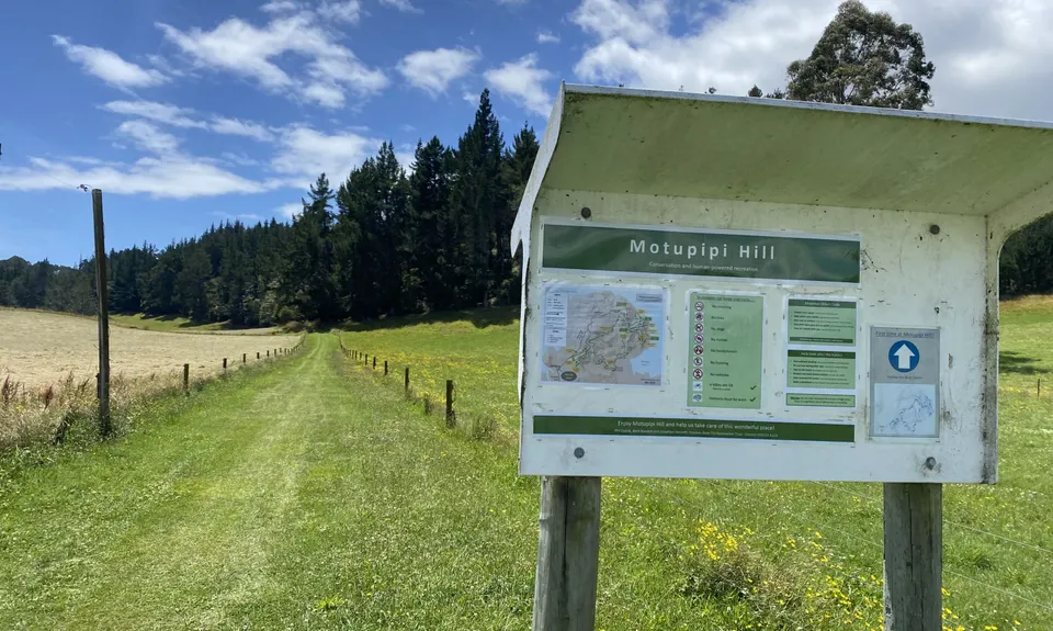 Motupipi Hill, Tasman