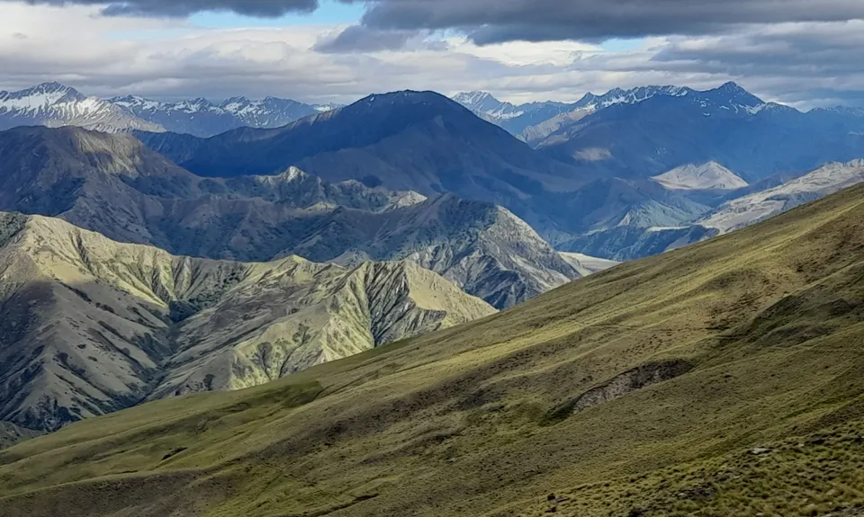 Moonlighting around Bowen Peak, Otago
