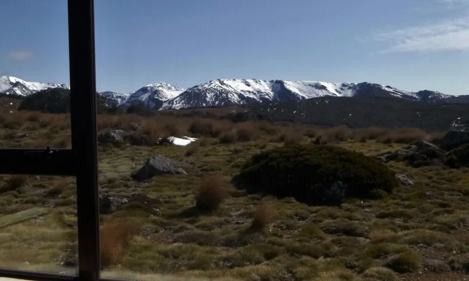 Sylvester Hut, Tasman