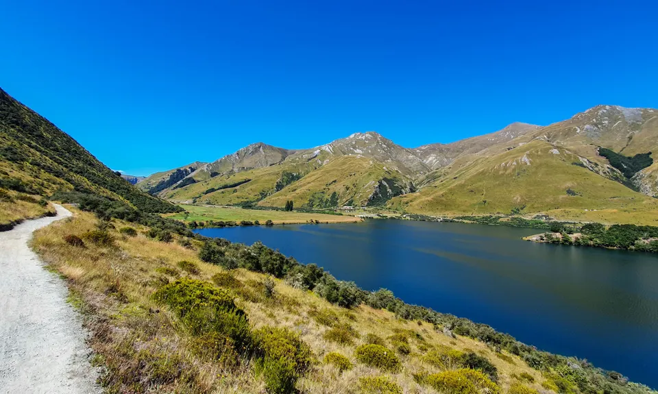 Loopin' Moke Lake, Otago