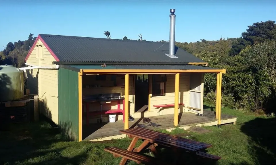 Te Rereatukahia Hut