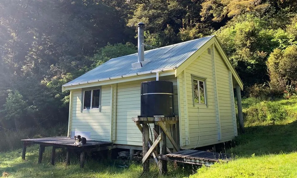 Maori Saddle Hut