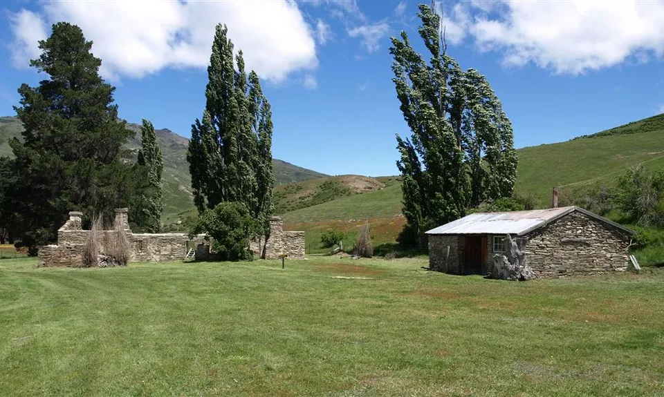 Lindis Pass Historic Hotel Campsite