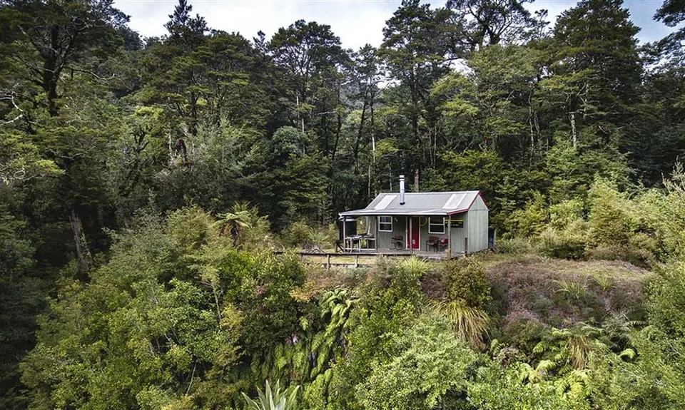 Upper Te Hoe Hut