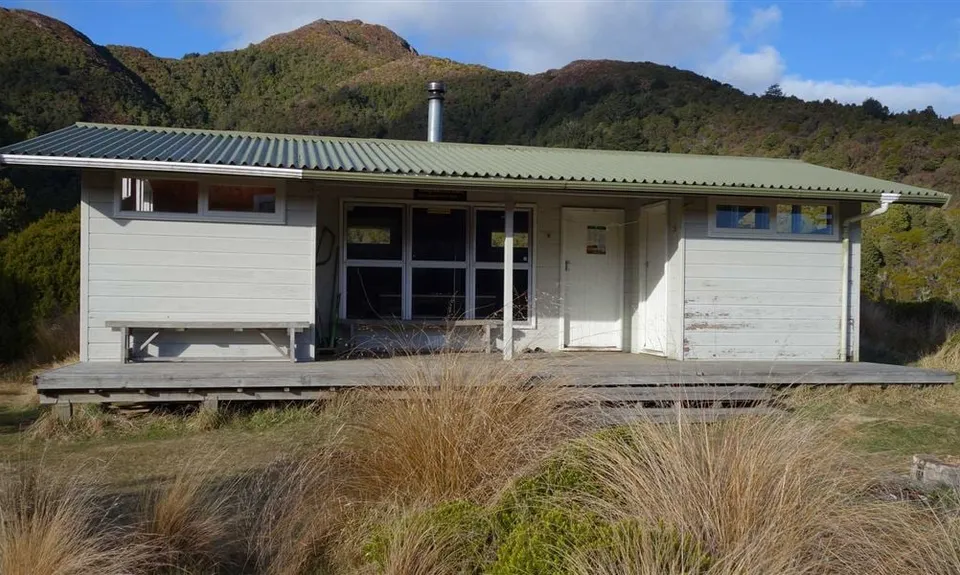Waipakihi Hut