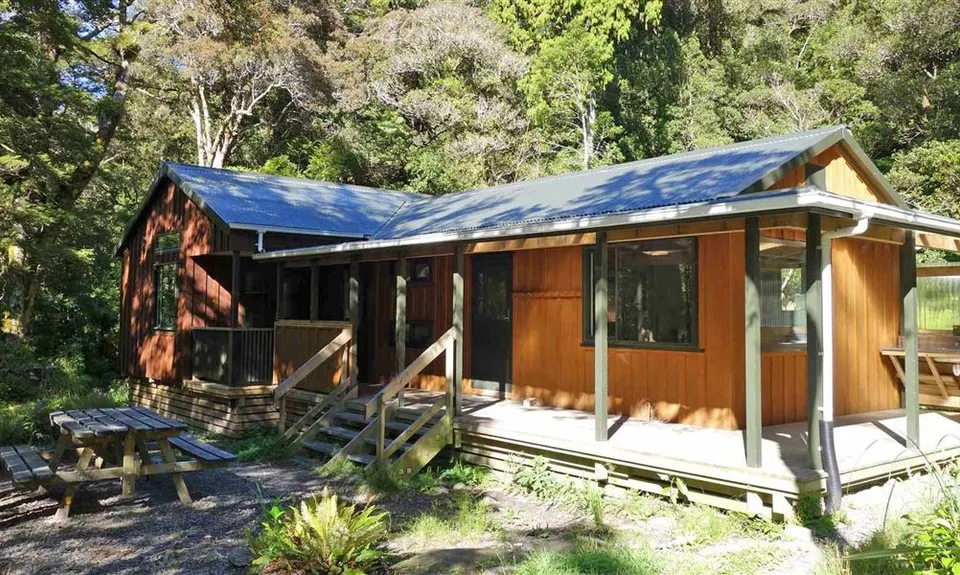 Atiwhakatu Hut