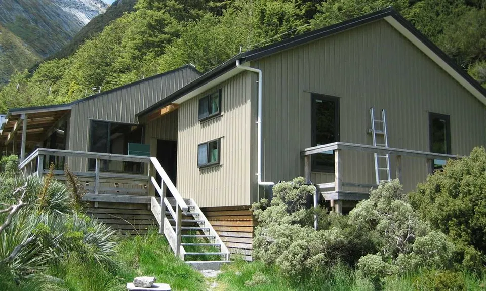 Dart Hut