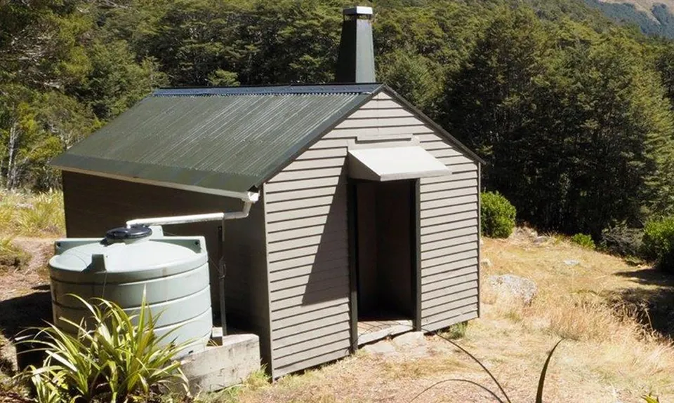 Kiwi Saddle Hut