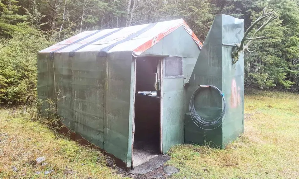 Ant Stream Hut