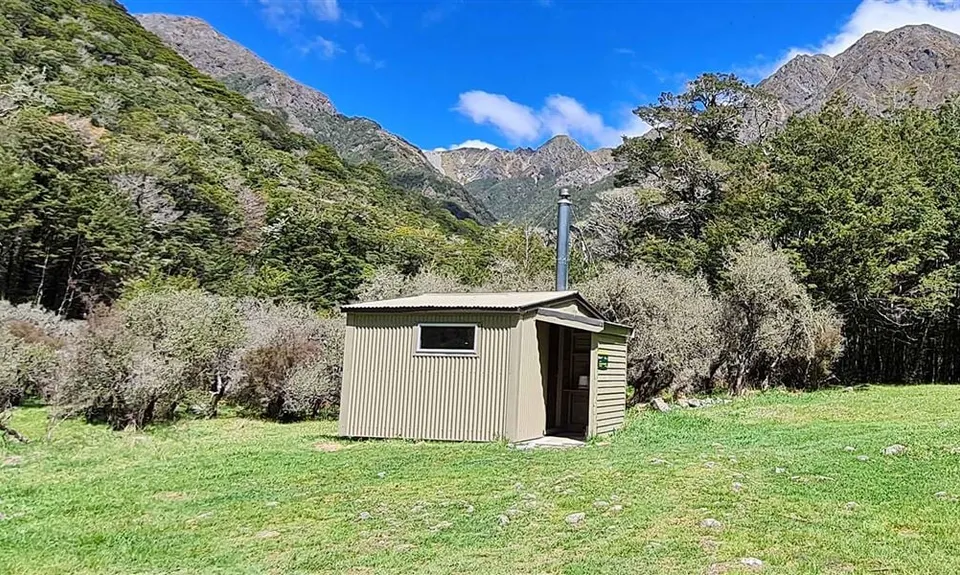 Connors Creek Hut