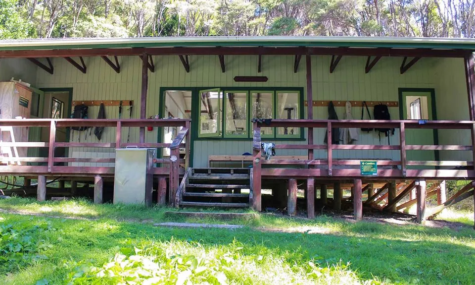Kaiaraara Hut