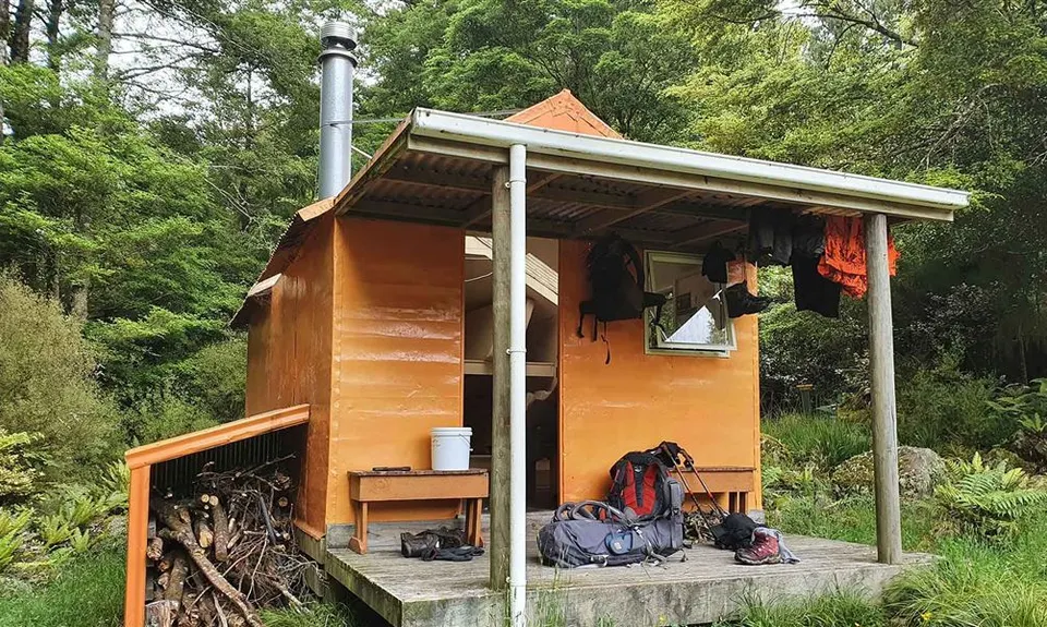 Mākāretu Hut