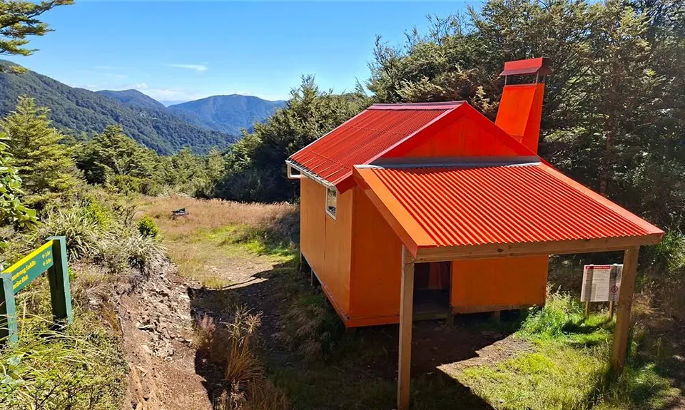 Top Maropea Hut