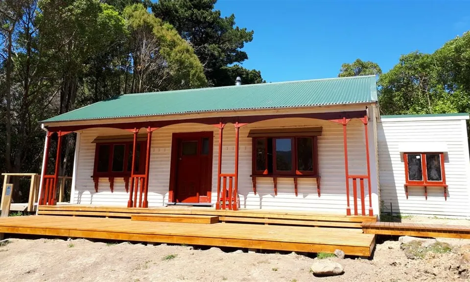 Ōtamahua Hut