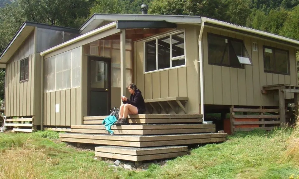 Lakehead Hut