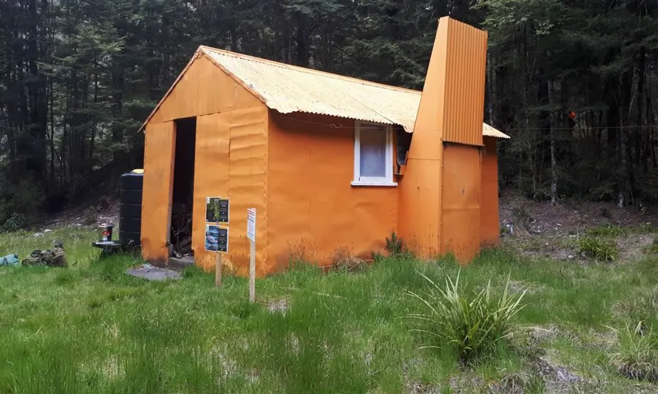 Ikawetea Forks Hut
