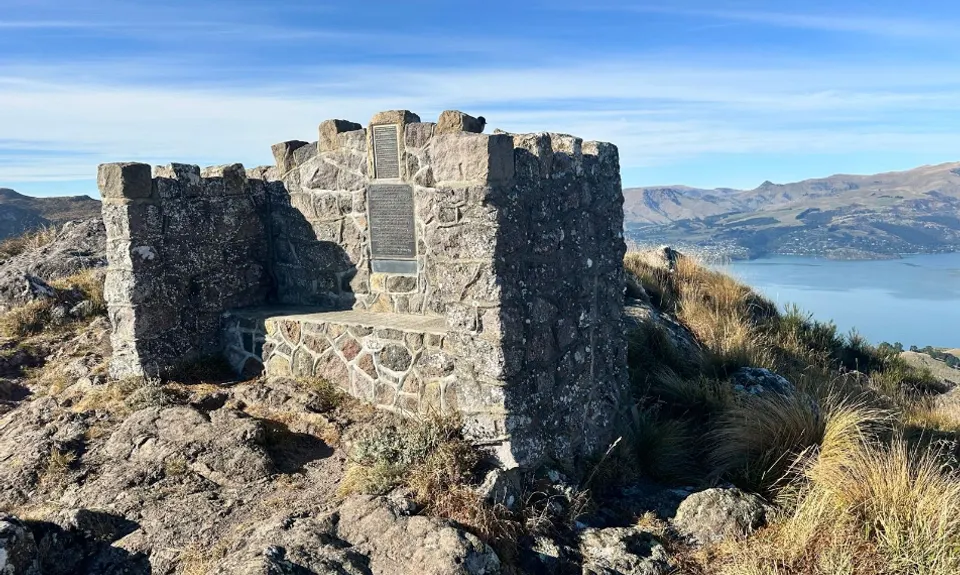 Te Upoko-o-Kurī/Witch Hill
