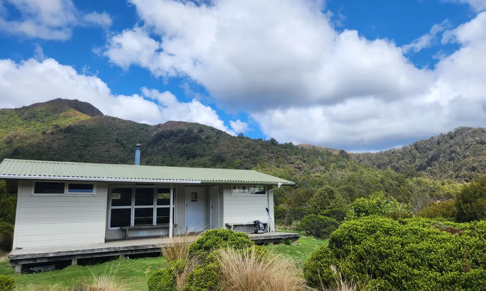Waipakihi Hut